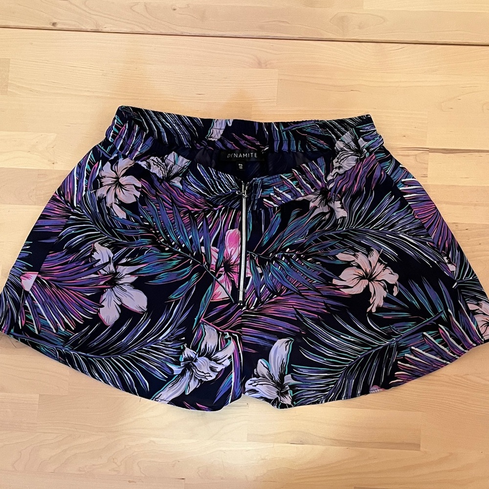 Dynamite Floral Print Women's Shorts - Black and Purple